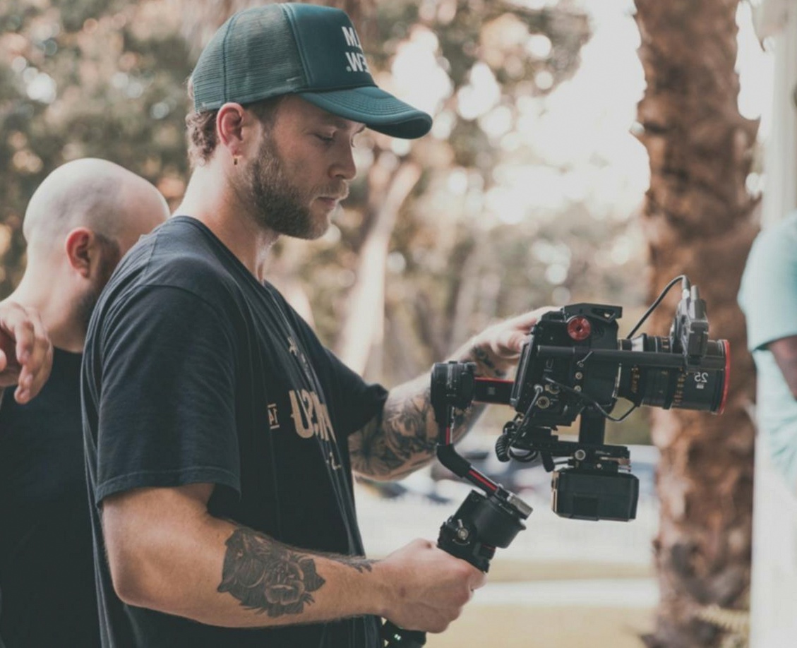 Процес підготовки матеріалу — робота з фотографічним контентом